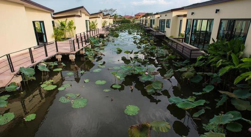 Bua Tara Resort Nong Prue Extérieur photo